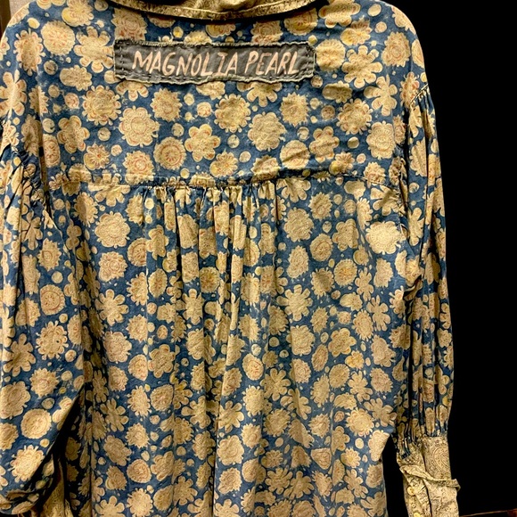 BRAND NEW🦋AUTHENTIC MAGNOLIA PEARL , DISTRESSED TOP, NWT - Picture 4 of 7